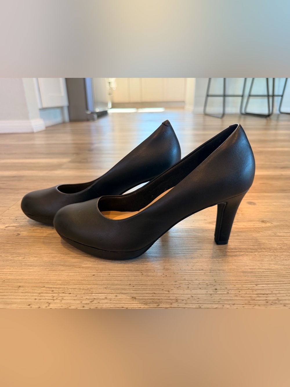 Clarks Black Women's Round-Toe Platform Non-Slip Pump